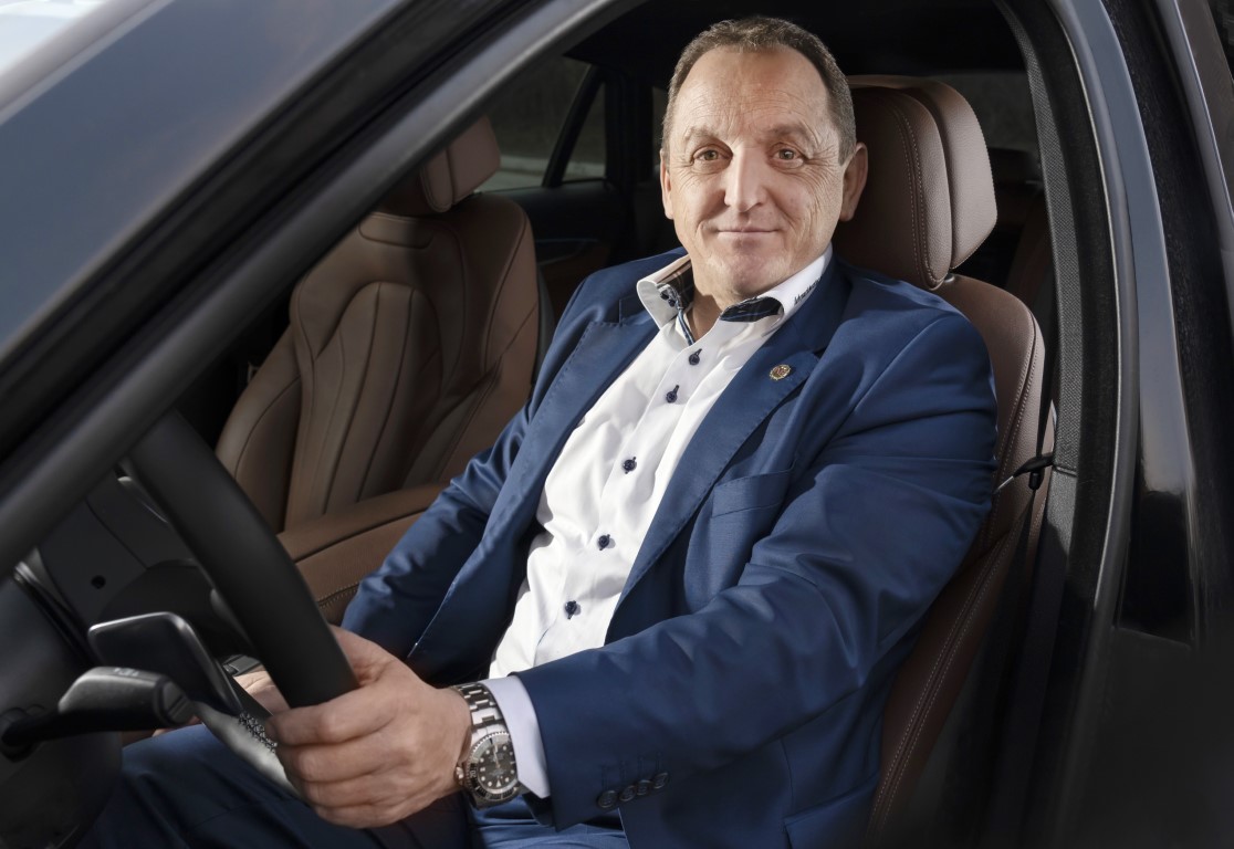 franz-leberl-in-einem-auto