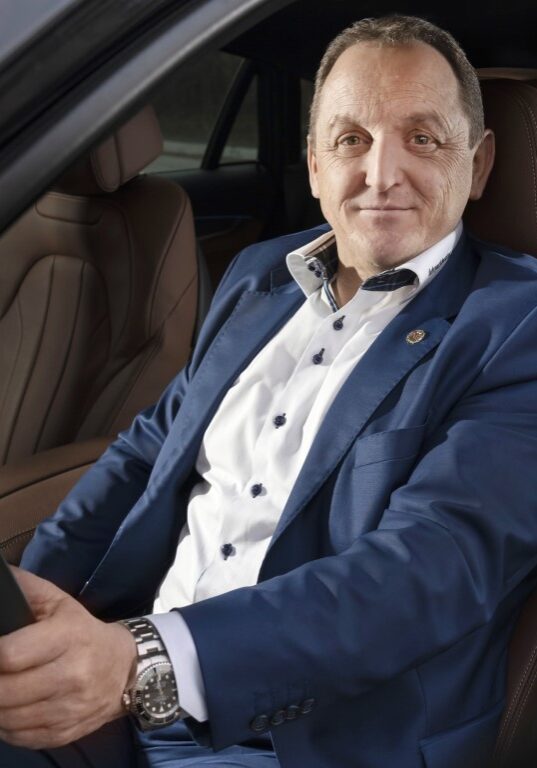 franz-leberl-in-einem-auto